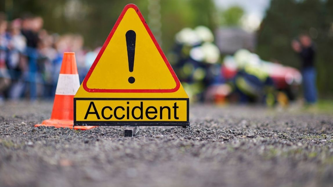 Cinc persones ferides en un accident entre un cotxe i un camió a la C-14 a Montblanc