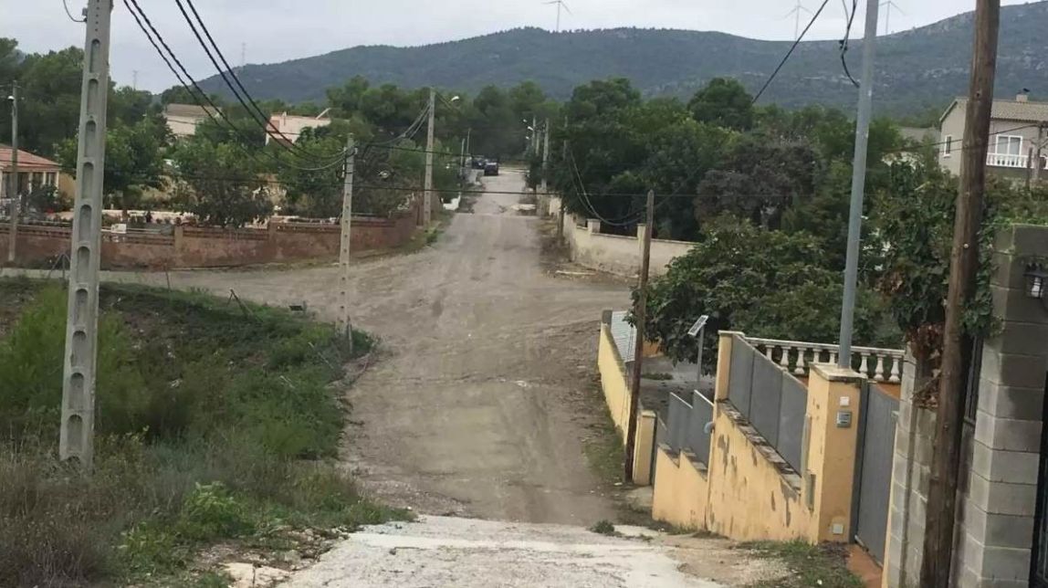 Els veïns del Mas del Plata, indignats per no tenir aigua «de fa dies»