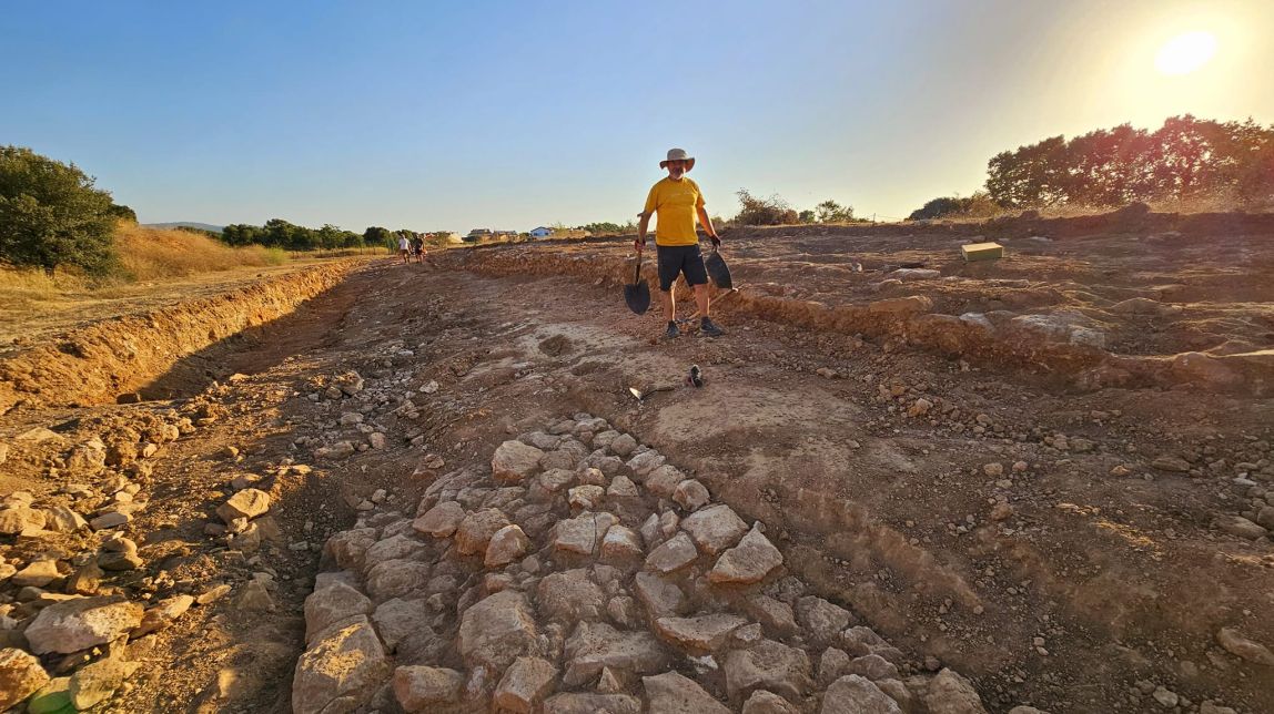Voluntaris de Santa Oliva ajuden a excavar la ciutat ibera de Les Masies de Sant Miquel