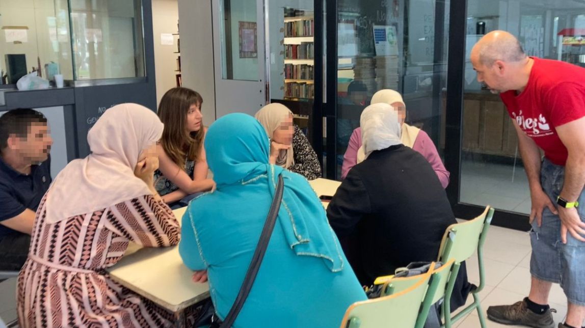 Les classes de català a La Col·lectiva, una eina de socialització i integració lingüística a Reus