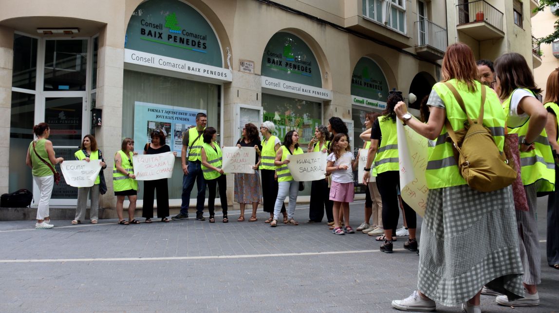 Els treballadors del Consell del Baix Penedès exigeixen equiparament salarial a la resta d'administracions