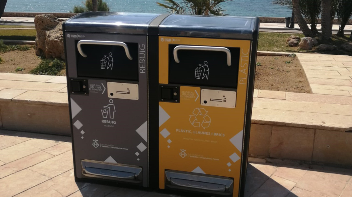 Vandellòs i l'Hospitalet de l'Infant prova unes noves papereres intel·ligents compactadores