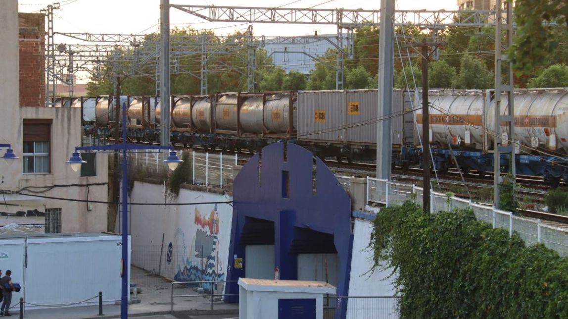 Guerra contra els sorolls dels trens al Serrallo: exigeixen una solució «urgent» a Port i Adif