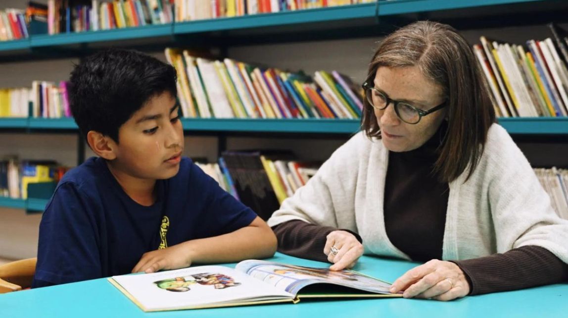 Adults i infants de Reus comparteixen lectures per millorar la comprensió i fomentar l'hàbit lector