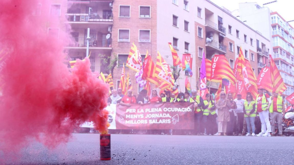 Centenars de persones reclamen a Tarragona «plena ocupació» i reduir la jornada per l'1 de maig